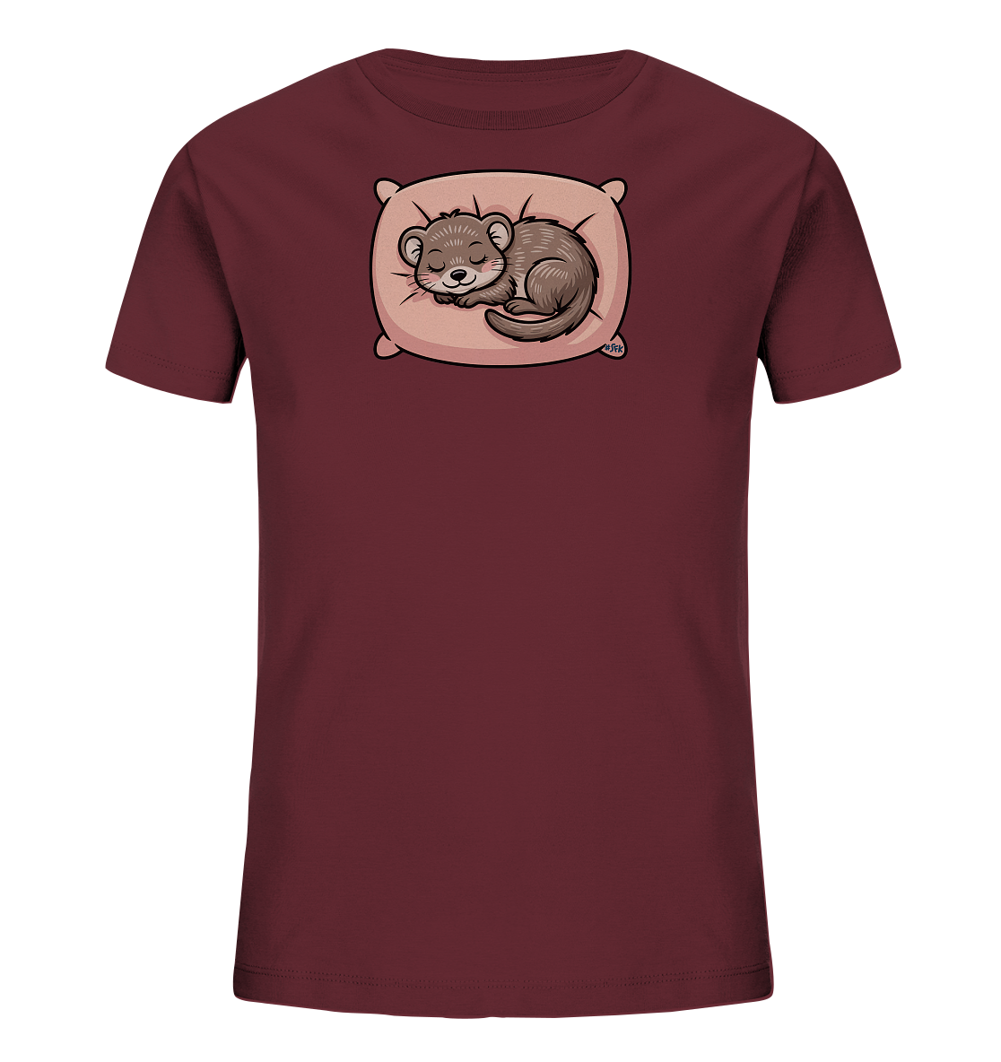 Onlineshop Shirts fuer Kinder - Das Bild zeigt ein bordeauxfarbenes Kinder-T-Shirt. Auf der Vorderseite ist eine niedliche, schlafende Maus abgebildet, die sich friedlich auf einem rosafarbenen Kissen zusammengekuschelt hat. Das Detail der geschlossenen Augen und des sanften Laechelns verleiht dem Motiv eine beruhigende Ausstrahlung. Das Design ist verspielt und ideal fuer Kinder.