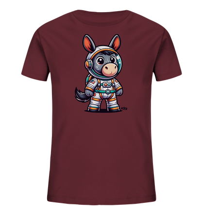 Onlineshop Shirts fuer Kinder - Das Bild zeigt ein dunkelrotes T-Shirt fuer Kinder. Auf der Vorderseite ist eine suesse Cartoon-Illustration eines Esels zu sehen. Der Esel traegt einen detaillierten Astronautenanzug mit Helm und Rucksack. Das farbenfrohe Motiv wirkt freundlich und ist ideal fuer kleine Abenteurer.