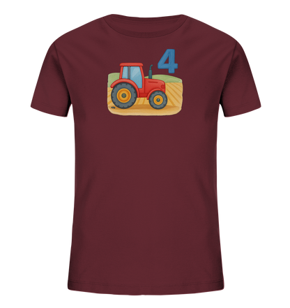 Onlineshop Shirts fuer Kinder - Das Bild zeigt ein dunkelrotes Kinder T-Shirt mit einem farbenfrohen Motiv auf der Vorderseite. Es ist ein roter Traktor zu sehen, der vor einer Landschaft mit Feld und Huegeln platziert ist. Über dem Traktor ist prominent die blaue Zahl "4" abgebildet. Das Design ist verspielt und ideal fuer junge Traktor-Fans.