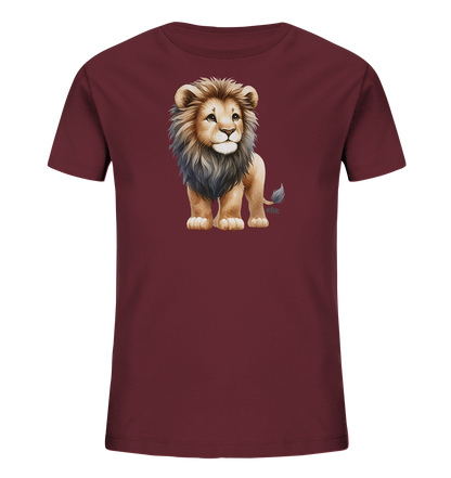Onlineshop Shirts fuer Kinder - Das Bild zeigt ein dunkelrotes T-Shirt fuer Kinder. Auf der Vorderseite ist eine niedliche Illustration eines jungen Loewen zu sehen. Der Loewe hat eine volle Maehne und einen freundlichen Ausdruck. Er steht in aufrechter Position und blickt zur Seite.