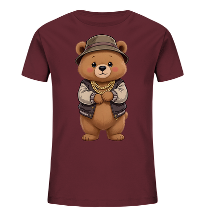 Onlineshop Shirts fuer Kinder - Das Bild zeigt ein dunkelrotes Kinder-T-Shirt mit einem niedlichen Comic-Baerenmotiv. Der Baer traegt einen braunen Hut, eine College-Jacke mit hellen Ärmeln und eine auffaellige goldene Kette. Er hat ein freundliches Gesicht und seine Pfoten sind vor dem Koerper verschraenkt. Das Design verleiht dem Shirt einen verspielten und gleichzeitig coolen Look.