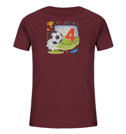 Onlineshop Shirts fuer Kinder - Das Bild zeigt ein burgunderrotes Kinder-T-Shirt mit einem lebendigen Fussball-Motiv. Auf dem Shirt ist ein Fussballfeld mit Tor, einem Ball und Fussballschuhen abgebildet. Die Zahl '4' ist prominent im Tor platziert und von konfettiaehnlichen Elementen umgeben. Ein goldener Pokal rundet das sportliche Design ab.