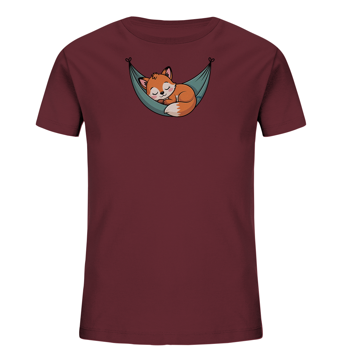 Onlineshop Shirts fuer Kinder - Das Bild zeigt ein dunkelrotes Kinder-T-Shirt vor schwarzem Hintergrund. Auf der Vorderseite ist eine niedliche Illustration eines schlafenden Fuchses zu sehen. Der orangefarbene Fuchs kuschelt sich zusammengerollt in einer teal-farbenen Haengematte. Das Design wirkt ruhig und ansprechend fuer Kinder.