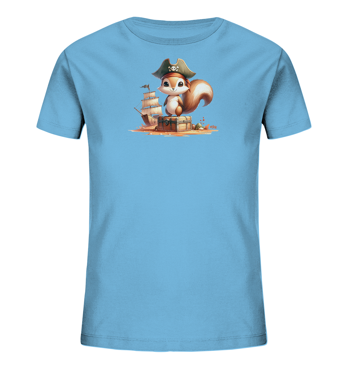 Onlineshop Shirts fuer Kinder - Das Bild zeigt ein hellblaues T-Shirt mit einem suessen Motiv. Darauf ist ein Cartoon-Eichhoernchen mit Piratenhut zu sehen, das auf einer Schatzkiste sitzt. Im Hintergrund sind ein Segelschiff und eine Strandszene mit Palmen abgebildet. Das Design ist detailreich und verspielt.