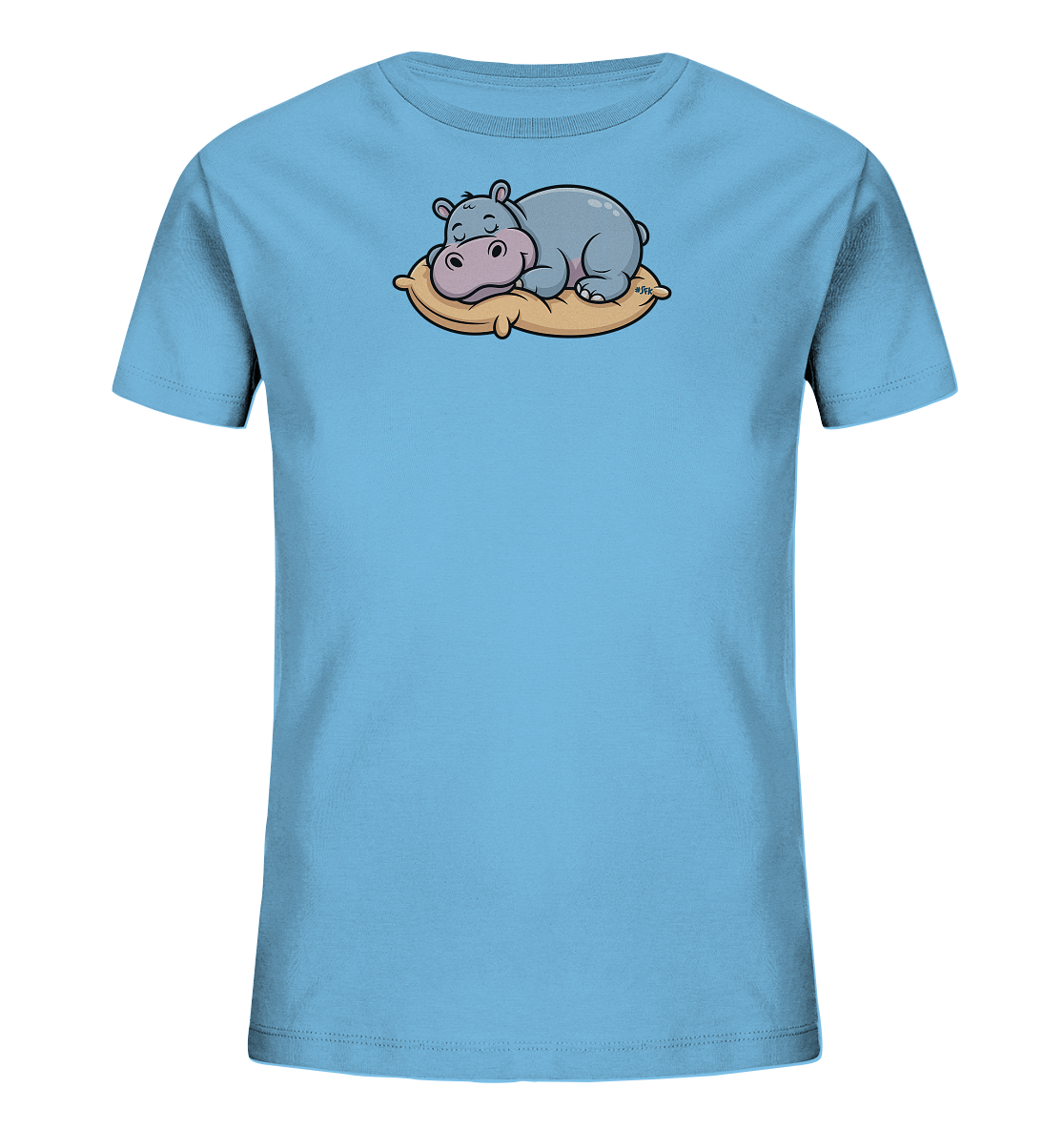 Onlineshop Shirts fuer Kinder - Das Bild zeigt ein hellblaues Kinder-T-Shirt mit einem niedlichen Motiv eines schlafenden Nilpferds. Das graue Nilpferd liegt entspannt auf einem beigefarbenen Kissen und hat die Augen geschlossen, was einen friedlichen Ausdruck vermittelt. Das verspielte Cartoon-Design ist mittig auf der Vorderseite des Shirts platziert. Die Farbkombination aus hellem Blau, Grau und Beige wirkt harmonisch.