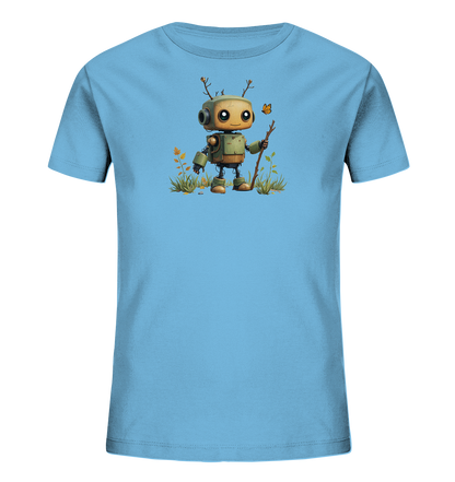 Onlineshop Shirts für Kinder - Das Bild zeigt ein hellblaues T-Shirt, auf dem eine Illustration eines niedlichen Roboters zu sehen ist. Der Roboter hat große Augen, Äste als Antennen auf dem Kopf und hält einen Stock. Er steht in einer Wiese mit Gräsern und kleinen orangefarbenen Pflanzen. Ein kleiner Schmetterling fliegt in der Nähe des Roboters, was dem Motiv eine freundliche und verspielte Note verleiht.