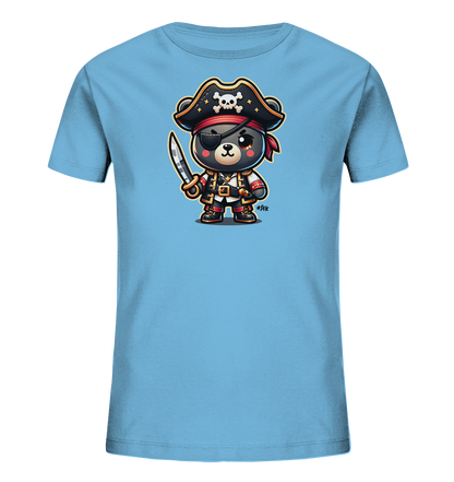 Onlineshop Shirts fuer Kinder - Das Bild zeigt ein hellblaues T-Shirt fuer Kinder mit einer detailreichen Piratenbaer-Grafik. Ein kleiner Cartoon-Baer ist als Pirat gekleidet, traegt einen schwarzen Hut mit Totenkopfmotiv, eine Augenklappe und eine rote Bandana. Er haelt entschlossen ein Schwert in seiner Pfote und sein Kostuem umfasst eine rote Jacke und einen Guertel. Das Design ist verspielt und maritim, ideal fuer kleine Abenteurer.