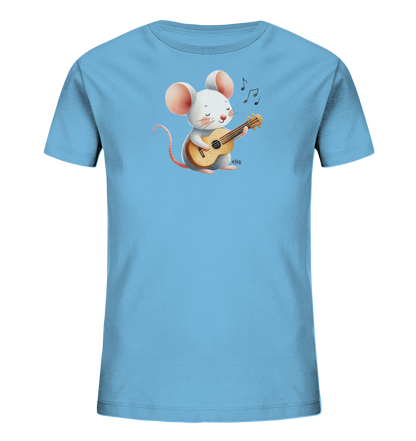 Onlineshop Shirts für Kinder - Das Bild zeigt ein hellblaues Kinder-T-Shirt mit einem Druck auf der Vorderseite. Der Druck zeigt eine weiße Cartoon-Maus, die aufrecht sitzt und ein kleines, hellbraunes Saiteninstrument spielt, das einer Ukulele ähnelt. Über der Maus sind drei schwarze Musiknoten dargestellt, die den Eindruck erwecken, dass sie singt oder musiziert. Die Maus hat große rosa Ohren und einen langen Schwanz.