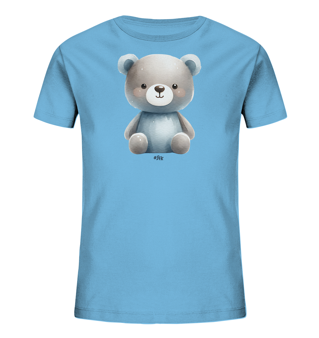 Onlineshop Shirts fuer Kinder - Das Bild zeigt ein hellblaues Kinder-T-Shirt mit einem suessen, sitzenden Teddybaerenmotiv auf der Vorderseite. Der Baer ist in Grautoenen gehalten und hat grosse Ohren sowie ein freundliches Laecheln. Das Design ist kindgerecht und in einem weichen Illustrationsstil gezeichnet.