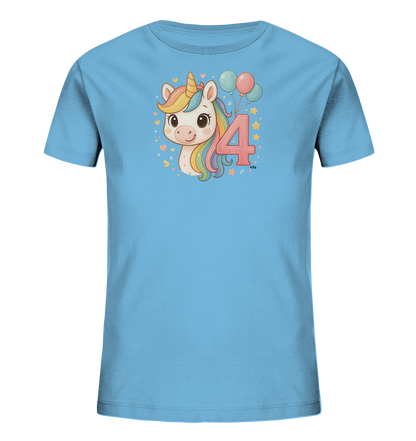 Onlineshop Shirts fuer Kinder - Das Bild zeigt ein hellblaues Kinder-T-Shirt mit einem farbenfrohen Aufdruck eines Einhorns. Das niedliche Einhorn hat eine Regenbogenmaehne und ein freundliches Gesicht, umgeben von kleinen Sternen und Herzen. Neben dem Einhorn ist die Zahl 4 in Pink abgebildet, zusammen mit zwei Luftballons. Das Design wirkt froehlich und verspielt.