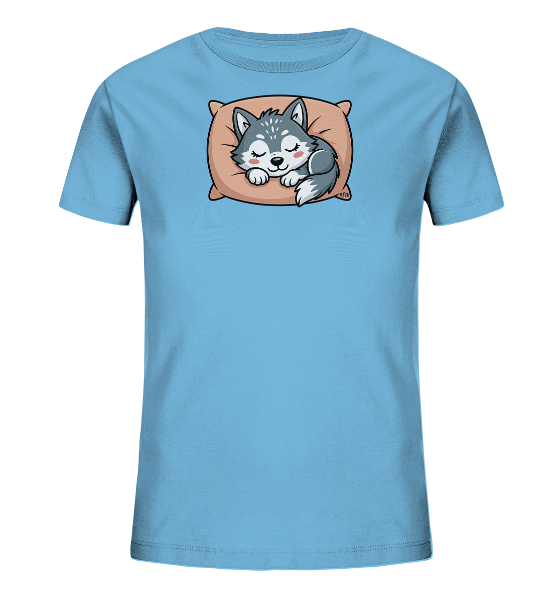 Onlineshop Shirts fuer Kinder - Das hellblaue T-Shirt zeigt einen niedlichen Cartoon-Aufdruck eines schlafenden grauen Wolfswelpen. Der Welpe liegt friedlich eingerollt auf einem beigefarbenen Kissen. Die Darstellung ist detailliert und vermittelt eine ruhige, entspannte Atmosphaere. Ein charmantes Motiv fuer Kinderkleidung.