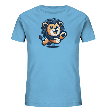 Onlineshop Shirts fuer Kinder - Das Bild zeigt ein hellblaues T-Shirt fuer Kinder. Auf der Vorderseite ist eine niedliche Illustration eines springenden Loewen zu sehen. Der cartoonhafte Loewe hat eine dunkle Maehne und wirkt sehr froehlich. Die Grafik ist dynamisch gestaltet und verleiht dem Shirt einen verspielten Look.