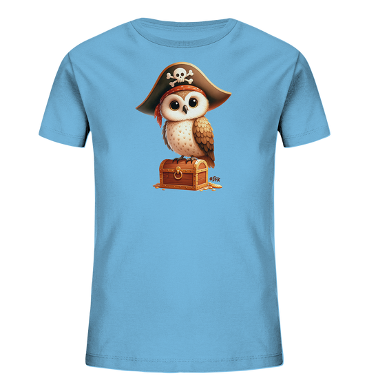 Onlineshop Shirts fuer Kinder - Das Bild zeigt ein hellblaues T-Shirt fuer Kinder. Darauf ist eine niedliche Cartoon-Eule mit grossen Augen abgebildet, die einen Piratenhut traegt. Die Eule sitzt auf einer braunen Schatzkiste, um die einige goldene Muenzen liegen. Das Motiv verleiht dem Shirt einen verspielten Piraten-Look.