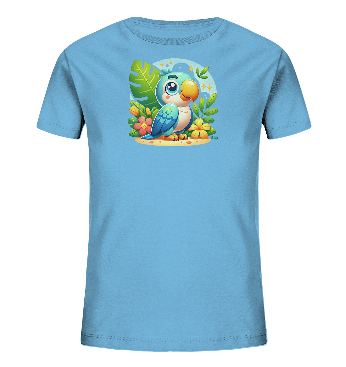 Onlineshop Shirts fuer Kinder - Das Bild zeigt ein hellblaues Kinder-T-Shirt mit einem farbenfrohen Aufdruck. Dieser zeigt einen niedlichen Cartoon-Papagei, umgeben von tropischen Pflanzen und Blumen. Der Papagei sitzt auf Sand vor einem runden, blauen Hintergrund mit Sternen. Das Design wirkt froehlich und detailreich.