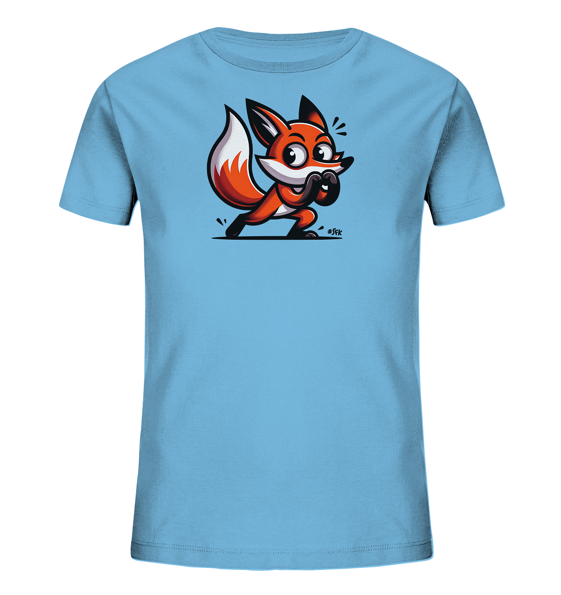 Onlineshop Shirts fuer Kinder - Das Bild zeigt ein hellblaues T-Shirt mit einem verspielten Fuchsmotiv fuer Kinder. Die Illustration zeigt einen kleinen, orangefarbenen Fuchs in einer dynamischen Pose, der sein Maul mit den Pfoten bedeckt. Sein grosser Schwanz und die aufmerksamen Augen verleihen ihm einen ausdrucksstarken Charakter. Das farbenfrohe Design ist ein Blickfang auf dem hellen Stoff.