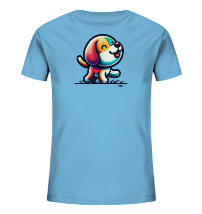 Onlineshop Shirts fuer Kinder - Das hellblaue Kinder-T-Shirt zeigt einen stilisierten, froehlichen Hund in leuchtenden Farben. Der cartoonartige Hund laeuft auf einer Wiese und ist in geometrischen Formen mit kraeftigen Umrissen dargestellt. Seine bunte Gestaltung mit Gelb, Rot, Blau und Gruen verleiht dem Motiv eine verspielte Note. Das Design ist zentral auf der Vorderseite platziert.