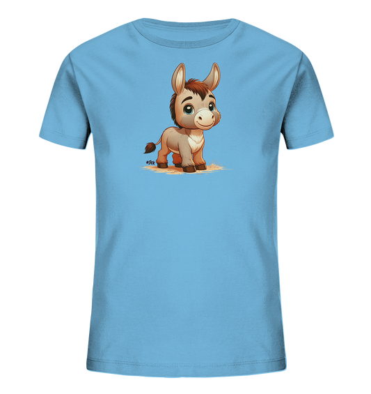 Onlineshop Shirts fuer Kinder - Dieses Bild zeigt ein hellblaues T-Shirt fuer Kinder mit einem niedlichen Eselmotiv auf der Vorderseite. Der cartoonhafte Esel ist in Braun- und Grautoenen dargestellt und steht auf etwas lockerem Boden. Er hat grosse, freundliche Augen und schaut geradeaus. Das Design wirkt verspielt und ansprechend.