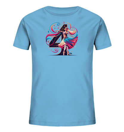 Onlineshop Shirts fuer Kinder - Das Bild zeigt ein hellblaues Kinder-T-Shirt mit einem grossen schwarzen "4" und einer tanzenden Ballerina davor. Die Ballerina traegt ein mehrfarbiges Kleid und steht auf Spitzenschuhen. Um die Zahl und die Taenzerin winden sich bunte, fliessende Formen. Das Design wirkt kuenstlerisch und dynamisch.