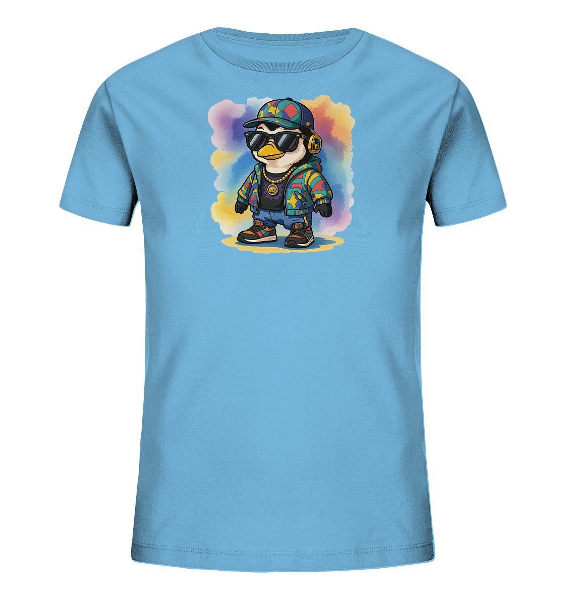 Onlineshop Shirts fuer Kinder - Das Bild zeigt ein hellblaues Kinder-T-Shirt. Auf der Vorderseite ist eine detailreiche Illustration eines Pinguins zu sehen. Der Pinguin traegt Sonnenbrille, eine bunte Kappe, Kopfhoerer, eine Goldkette, eine farbenfrohe Jacke und Sneaker. Ein mehrfarbiger Aquarell-Hintergrund umrahmt das froehliche und modische Motiv.