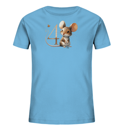 Onlineshop Shirts fuer Kinder - Das Bild zeigt ein hellblaues T-Shirt fuer Kinder. Auf der Vorderseite ist eine niedliche, gezeichnete Maus abgebildet, die aufrecht sitzt. Neben der Maus befindet sich die grosse, goldbraune Zahl '4', und ein kleiner Schmetterling fliegt darueber. Das Design ist verspielt und freundlich.