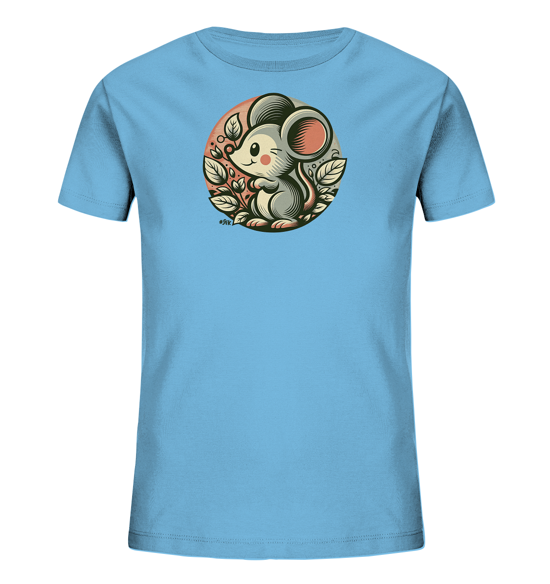 Onlineshop Shirts fuer Kinder - Das Bild zeigt ein hellblaues T-Shirt fuer Kinder mit einem kreisfoermigen Motiv auf der Vorderseite. Das Design stellt eine suesse, cartoonhafte Maus dar, die von gruenen Blaettern und kleinen Beeren umgeben ist. Die Maus sitzt aufrecht und laechelt, waehrend der Hintergrund des Kreises leicht gestreift ist. Die Illustration wirkt freundlich und detailreich.