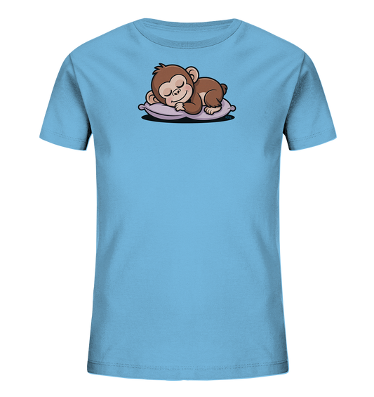 Onlineshop Shirts fuer Kinder - Das Bild zeigt ein hellblaues Kinder-T-Shirt. Auf der Vorderseite ist ein niedliches, braunes Äffchen abgebildet, das friedlich auf einem lila Kissen schlaeft. Das Motiv ist cartoonhaft und wirkt sehr beruhigend. Die Gesamtgestaltung ist einfach und ansprechend fuer Kinder.