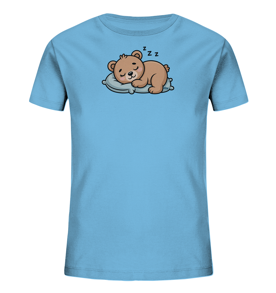 Onlineshop Shirts fuer Kinder - Das Bild zeigt ein hellblaues Kinder-T-Shirt. Auf der Vorderseite ist ein niedlicher brauner Baer abgebildet, der friedlich auf einem hellblauen Kissen schlaeft. Über dem Kopf des Baeren sind 'Zzz'-Symbole zu sehen, die seinen Schlaf andeuten. Das Design wirkt beruhigend und ist ideal fuer kleine Schlafmuetzen.