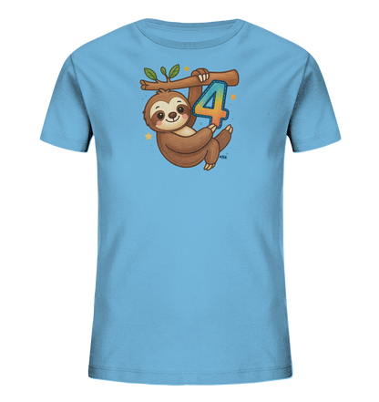 Onlineshop Shirts fuer Kinder - Das Bild zeigt ein hellblaues T-Shirt mit einer Illustration eines suessen Faultiers. Das Faultier haengt an einem Ast, und daneben ist die bunte Zahl Vier zu sehen. Kleine Sterne und Punkte umrahmen das verspielte Motiv. Das Design befindet sich zentral auf der Vorderseite des T-Shirts.