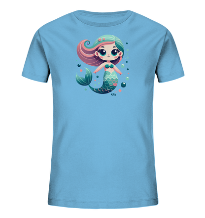 Onlineshop Shirts fuer Kinder - Das Bild zeigt ein hellblaues T-Shirt fuer Kinder. Darauf ist eine niedliche Zeichentrick-Meerjungfrau abgebildet mit bunten Haaren und einem schillernden Schwanz. Sie wird von verschiedenen Blasen umgeben, die das Unterwasser-Thema betonen. Das Design wirkt verspielt und farbenfroh, passend fuer Kinderkleidung.