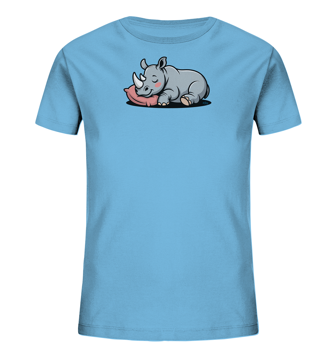 Onlineshop Shirts fuer Kinder - Das Bild zeigt ein hellblaues T-Shirt fuer Kinder. Auf der Vorderseite ist eine niedliche, cartoonartige Illustration eines schlafenden Nashorns zu sehen. Das graue Nashorn liegt entspannt auf einem rosafarbenen Kissen, mit geschlossenen Augen und einem sanften Ausdruck. Das Design wirkt beruhigend und verspielt.