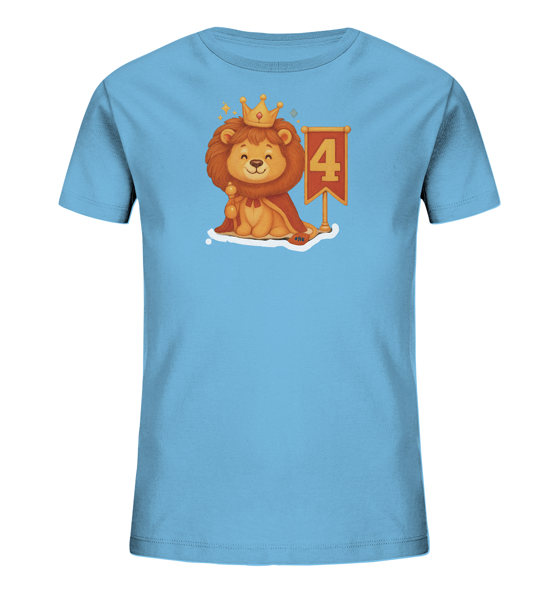 Onlineshop Shirts fuer Kinder - Das Bild zeigt ein hellblaues Kinder-T-Shirt. Auf der Vorderseite ist ein suesser, gekroenter Loewe mit Umhang und Stab abgebildet. Neben dem Loewen steht eine rote Fahne mit der goldenen Zahl '4'. Das Motiv wirkt koeniglich und froehlich, umgeben von kleinen Sternen.