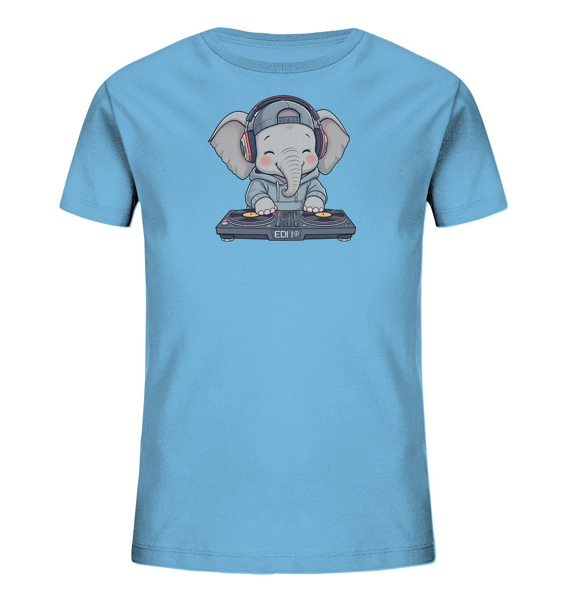 Onlineshop Shirts fuer Kinder - Das Bild zeigt ein hellblaues Kinder-T-Shirt mit einem niedlichen Elefanten-Motiv. Der Elefant traegt eine graue Kapuzenjacke, eine Baseballkappe und bunte Kopfhoerer, waehrend er an einem DJ-Mischpult steht. Er hat ein froehliches Gesicht mit rosigen Wangen und geschlossenen Augen. Das Design ist verspielt und detailreich, ideal fuer junge Musikfans.