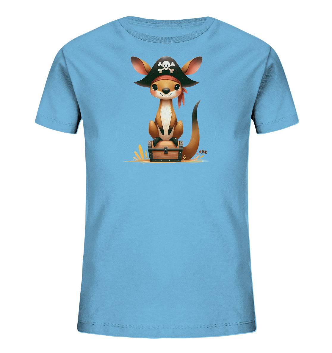 Onlineshop Shirts fuer Kinder - Das Bild zeigt ein hellblaues Kinder T-Shirt mit einem niedlichen Motiv eines Kaengurus. Das Kaenguru traegt einen Piratenhut mit Totenkopf-Symbol und sitzt auf einer Schatzkiste. Es gibt stilisierte Grafiken, die goldene Schaetze andeuten. Das Design wirkt froehlich und abenteuerlich.