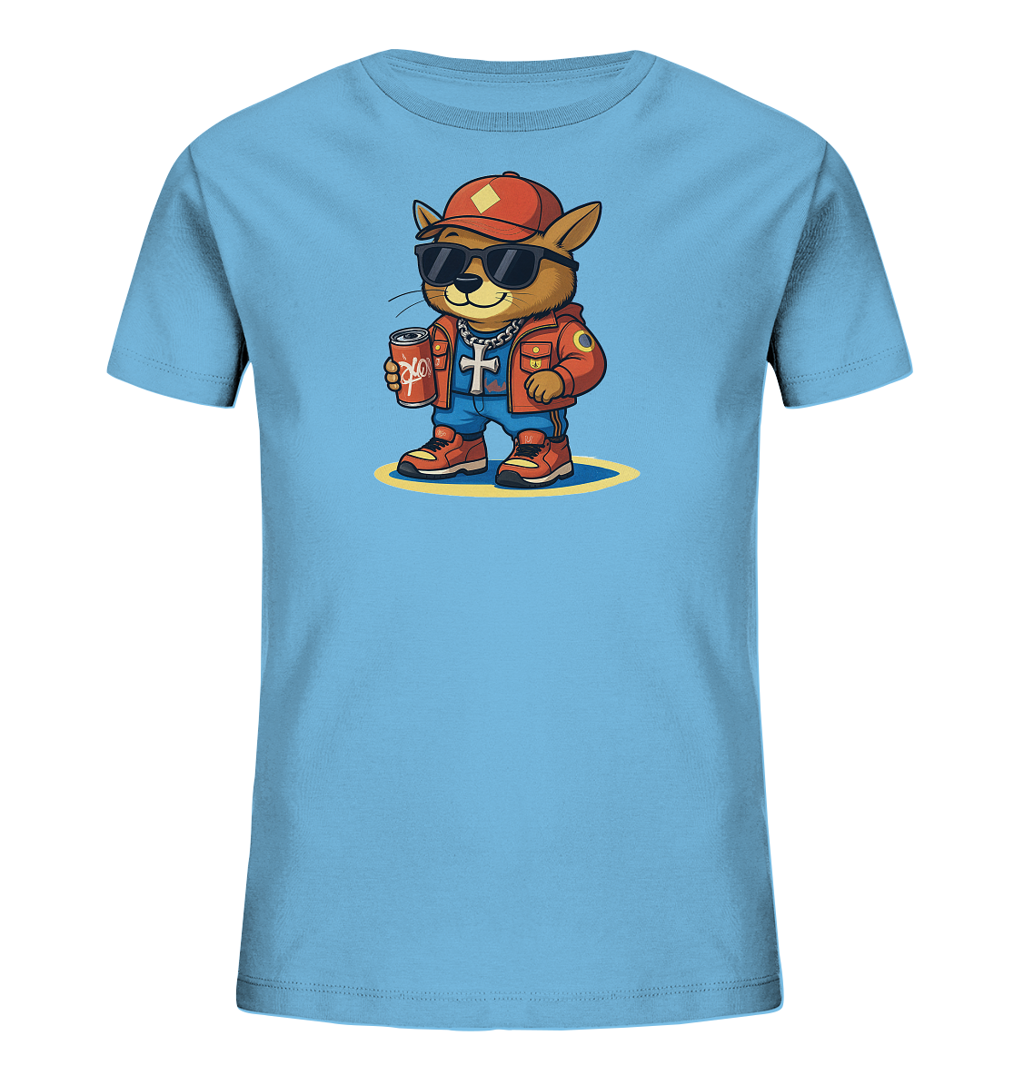 Onlineshop Shirts fuer Kinder - Das Bild zeigt ein hellblaues Kinder-T-Shirt mit einem aufgedruckten Comic-Katzenmotiv auf der Vorderseite. Die Katze traegt eine rote Baseballkappe, Sonnenbrille, eine rote Jacke, blaue Hose und rote Sportschuhe. Sie ist mit einer Kette samt Kreuzanhaenger versehen und haelt eine rote Dose in der Hand. Die Figur steht auf einer gelben ovalen Flaeche, was das Motiv hervorhebt.