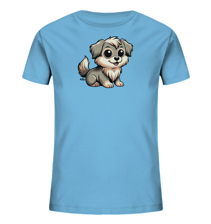 Onlineshop Shirts fuer Kinder - Das Bild zeigt ein hellblaues T-Shirt fuer Kinder. Auf der Vorderseite befindet sich eine niedliche Cartoon-Darstellung eines sitzenden Hundes. Der Hund hat graues Fell, helle Akzente und grosse Augen. Er schaut freundlich nach vorne und hat einen leicht geoeffneten Mund.