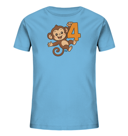 Onlineshop Shirts fuer Kinder - Das Bild zeigt ein hellblaues T-Shirt fuer Kinder. Es zeigt einen froehlichen Cartoon-Affen, der verspielt haengt. Der Affe haelt eine auffaellige orangefarbene Zahl vier. Dieses Design verleiht dem Shirt einen lustigen und lebendigen Look.