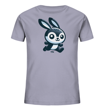 Onlineshop Shirts fuer Kinder - Das Bild zeigt ein lilafarbenes T-Shirt fuer Kinder mit einem grossen Aufdruck eines suessen Hasen. Der Hase ist im Cartoon-Stil gezeichnet, schwarz und weiss und sieht aus, als wuerde er rennen oder springen. Dieses freundliche Design ist zentral auf dem Shirt platziert.
