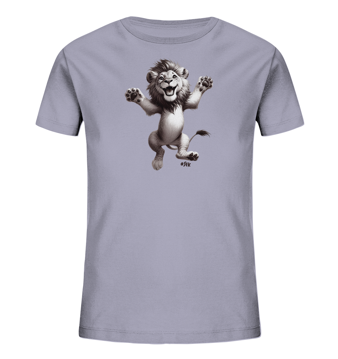 Onlineshop Shirts fuer Kinder - Das Bild zeigt ein hellgraues Kinder-T-Shirt mit einer Grafik eines springenden Loewen auf der Vorderseite. Der Loewe hat die Arme erhoben und ein breites Grinsen, was ihm einen froehlichen Ausdruck verleiht. Die Darstellung ist im Comic-Stil gehalten und in Grautoenen ausgefuehrt. Dieses Design wirkt lebhaft und spielerisch.