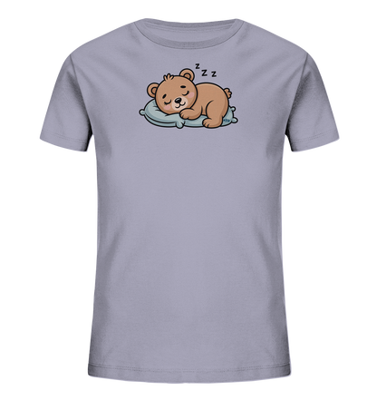 Onlineshop Shirts fuer Kinder - Das Bild zeigt ein hellgraues Kinder-T-Shirt mit einem niedlichen Aufdruck. Ein brauner Zeichentrickbaer schlaeft friedlich auf einem hellblauen Kissen. Über seinem Kopf sind "Z Z Z" dargestellt, was seinen Schlaf symbolisiert. Das Design wirkt beruhigend und ist ansprechend fuer kleine Kinder.
