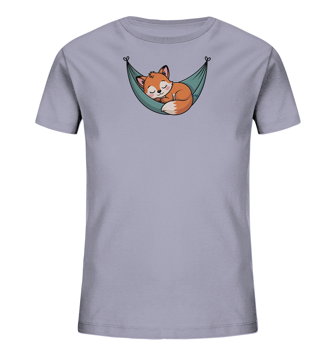 Onlineshop Shirts fuer Kinder - Das Bild zeigt ein helllila Kinder-T-Shirt mit einem niedlichen Motiv auf der Vorderseite. Darauf ist ein kleiner, oranger Fuchs zu sehen, der zusammengerollt in einer gruenen Haengematte schlaeft. Das friedliche Design verleiht dem Shirt eine beruhigende und verspielte Ausstrahlung, ideal fuer junge Traeger. Die Farbgebung des Shirts ist dezent und angenehm.