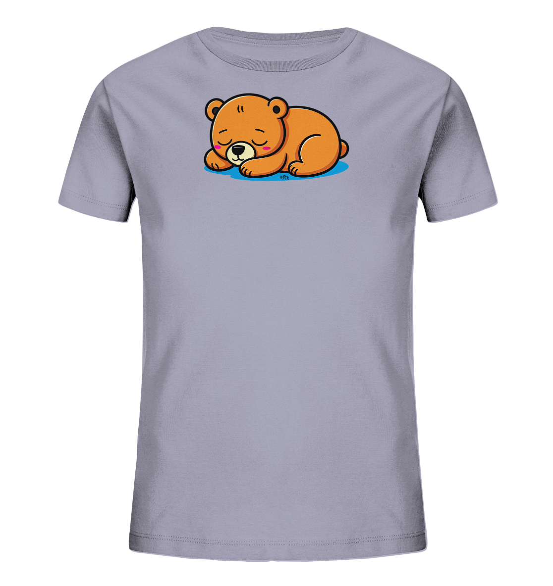 Onlineshop Shirts fuer Kinder - Das Bild zeigt ein hellgraues Kinder-T-Shirt mit einem niedlichen Comic-Motiv. Darauf ist ein schlafender, brauner Baer abgebildet, der friedlich auf einer blauen Flaeche ruht. Der Baer hat geschlossene Augen und rosafarbene Wangen, was ihm einen sanften Ausdruck verleiht. Das Design wirkt liebevoll und ist ideal fuer kleine Tierliebhaber.