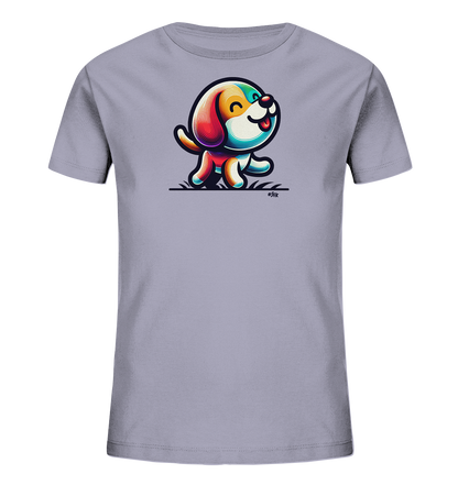Onlineshop Shirts fuer Kinder - Das Bild zeigt ein hellgraues T-Shirt mit einem froehlichen, bunten Hundemotiv auf der Vorderseite. Der cartoonhafte Hund ist in leuchtenden Farben gestaltet und laeuft vergnuegt auf gruenem Gras. Sein Schwanz wedelt, und er hat einen gluecklichen Ausdruck. Das Design wirkt lebhaft und ansprechend fuer Kinder.