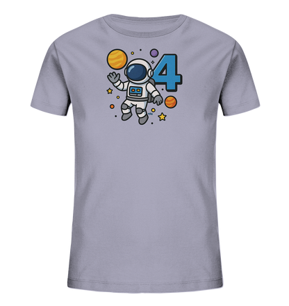 Onlineshop Shirts fuer Kinder - Das Bild zeigt ein hellgraues Kinder-T-Shirt mit einem Weltraum-Motiv. Ein suesser Cartoon-Astronaut schwebt neben einer grossen blauen Zahl '4'. Um ihn herum sind Planeten, Sterne und Punkte im galaktischen Stil dargestellt. Das Design ist verspielt und farbenfroh.