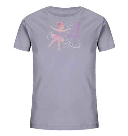 Onlineshop Shirts fuer Kinder - Das Bild zeigt ein hellgraues Kinder-T-Shirt mit einem vertraeumten Aufdruck auf der Vorderseite. Der Aufdruck zeigt eine junge Ballerina in rosafarbenem Tutu, die in einer Tanzpose dargestellt ist. Neben der Ballerina befindet sich die stilisierte Zahl '4' in einem passenden Rosa-Ton, umgeben von kleinen Sternen und Schnoerkeln. Das Design wirkt leicht und taenzerisch.