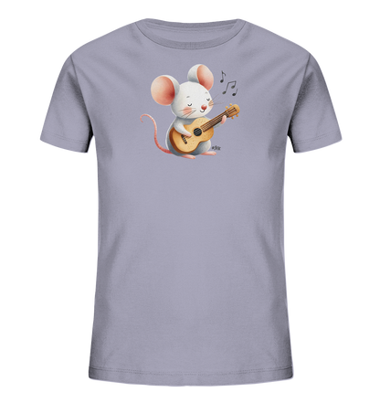 Onlineshop Shirts für Kinder - Das Bild zeigt ein hellviolettes Kinder-T-Shirt, das mit einer niedlichen Illustration einer Maus verziert ist. Die cartoonhafte Maus sitzt und spielt auf einer kleinen Akustikgitarre, über der Musiknoten schweben. Die Maus hat große Ohren, einen langen Schwanz und ein freundliches Gesicht. Dieses Design verleiht dem Shirt einen musikalischen und verspielten Ausdruck, ideal für Kinder.