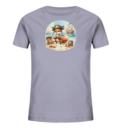 Onlineshop Shirts fuer Kinder - Das Bild zeigt ein hellgraues Kinder T-Shirt mit einem runden Motiv. Darauf ist ein niedlicher Cartoon-Fuchs als Pirat abgebildet, der an einem Strand steht und ein Schwert haelt. Neben ihm liegen eine Schatztruhe, ein Fass und Muscheln, waehrend im Hintergrund ein Segelschiff auf dem Meer faehrt. Das Design ist detailreich und vermittelt eine abenteuerliche Stimmung.