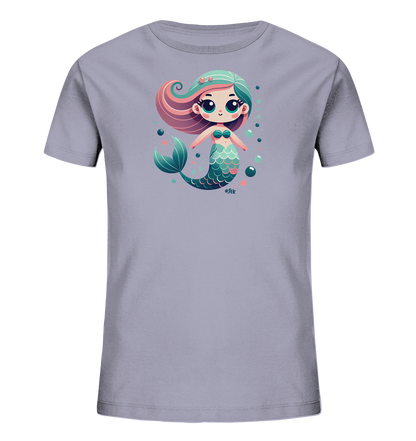 Onlineshop Shirts fuer Kinder - Das Bild zeigt ein helllilafarbenes T-Shirt fuer Kinder. Auf der Vorderseite ist eine niedliche Cartoon-Meerjungfrau mit bunter Haarpracht und einem gruenen Schwanz zu sehen. Sie ist umgeben von kleinen Blasen in verschiedenen Farben. Das Design ist freundlich und ideal fuer Kinder gestaltet.
