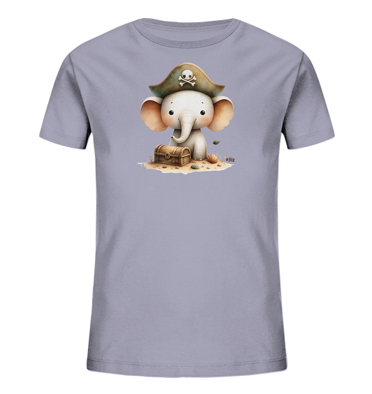 Onlineshop Shirts fuer Kinder - Das Bild zeigt ein hellviolettes Kinder-T-Shirt. Darauf ist eine niedliche Grafik eines Baby-Elefanten abgebildet, der einen Piratenhut traegt. Der Elefant sitzt auf Sand neben einer kleinen Schatztruhe und einigen Muscheln. Das Motiv hat einen verspielten Look im Aquarell-Stil.