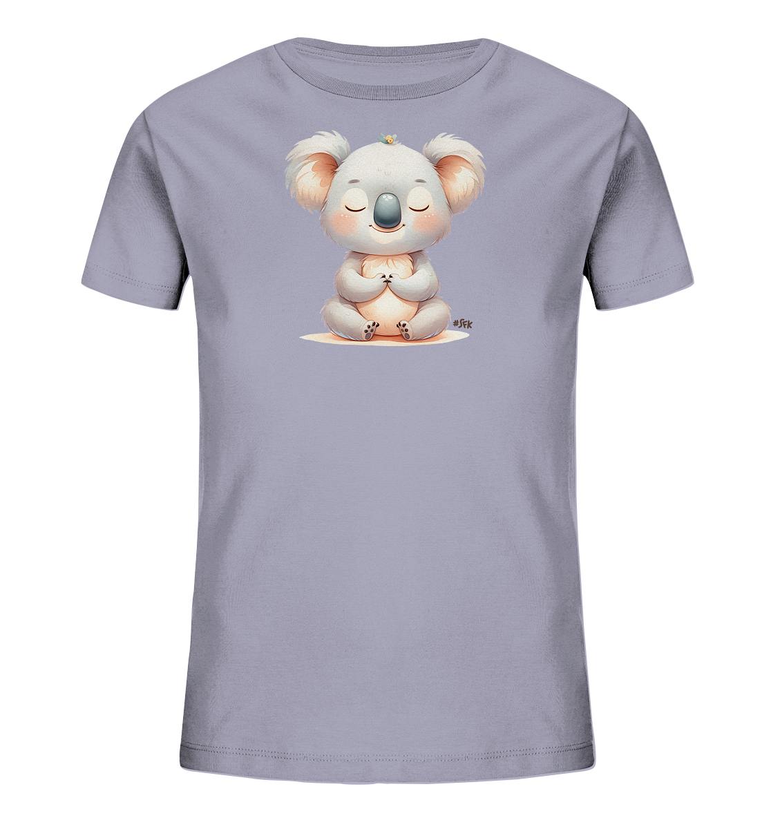 Onlineshop Shirts fuer Kinder - Das Bild zeigt ein hellviolettes T-Shirt mit einer niedlichen Illustration eines Koalas. Der Koala sitzt in einer entspannten Meditationspose, die Augen geschlossen und die Pfoten gefaltet. Über dem Kopf traegt er eine kleine Blume. Das Design wirkt ruhig und freundlich.
