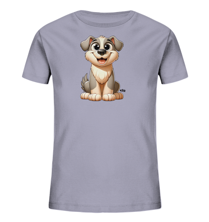 Onlineshop Shirts fuer Kinder - Das Bild zeigt ein hellgraues T-Shirt fuer Kinder mit einer zentralen Illustration eines sitzenden Hundes. Der cartoonhafte Hund hat ein freundliches Laecheln und grosse Augen. Sein Fell ist in Grau- und Beigetoenen dargestellt, was ihm ein weiches Aussehen verleiht. Das Design wirkt verspielt und ansprechend.